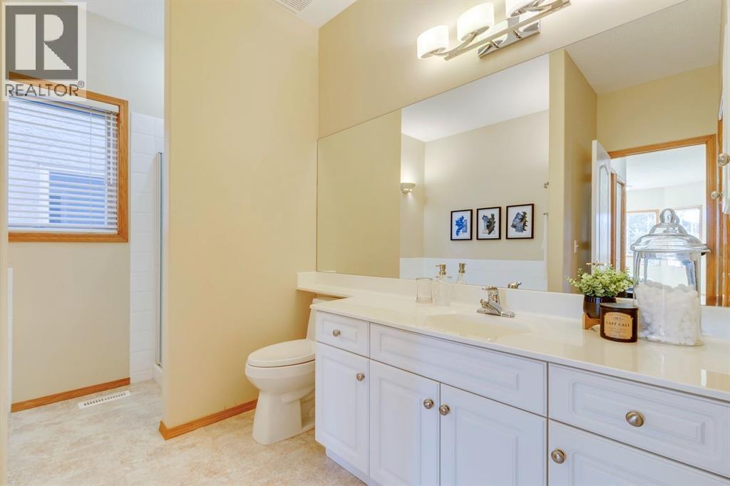 15875 Shannon Link Sw, Calgary, AB - Indoor Photo Showing Bathroom