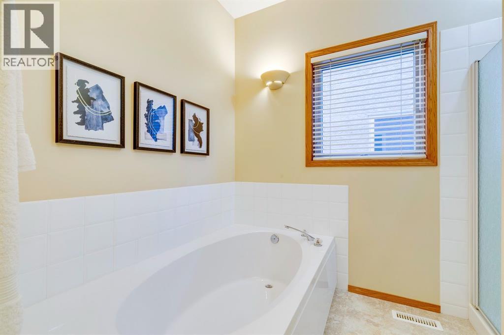 15875 Shannon Link Sw, Calgary, AB - Indoor Photo Showing Bathroom