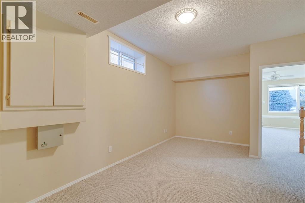 15875 Shannon Link Sw, Calgary, AB - Indoor Photo Showing Other Room