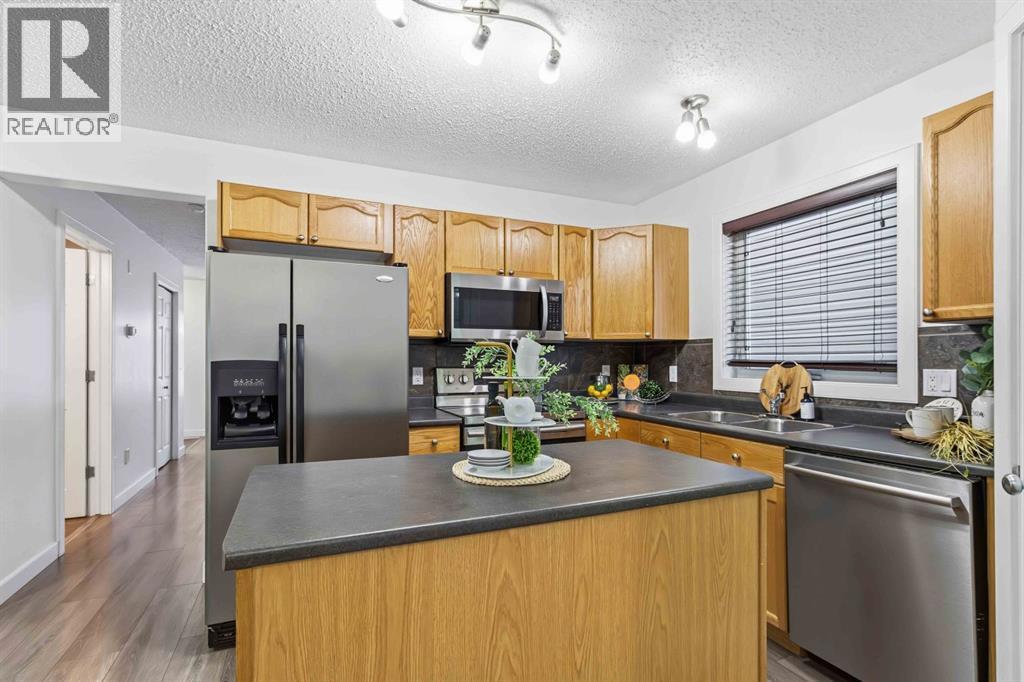 250 Fox Crescent, Fort Mcmurray, AB - Indoor Photo Showing Kitchen With Double Sink