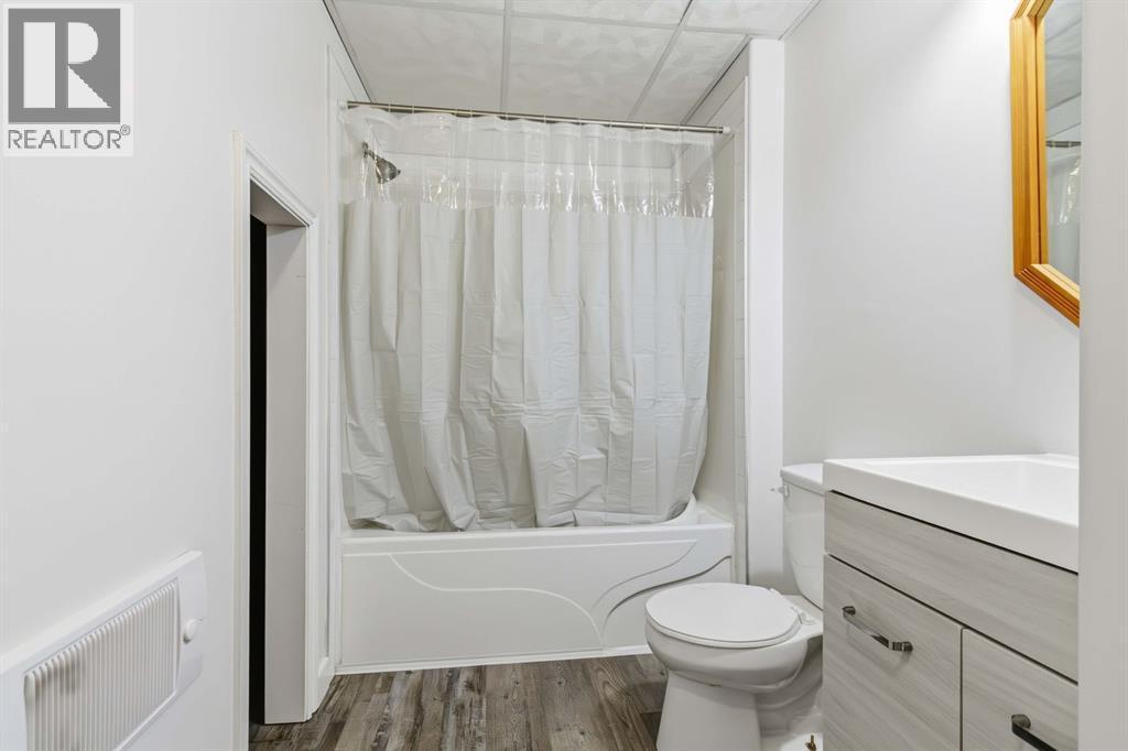 250 Fox Crescent, Fort Mcmurray, AB - Indoor Photo Showing Bathroom