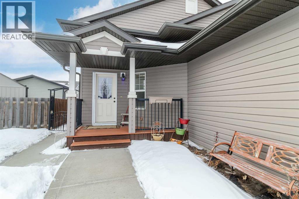 22 Morton Close, Penhold, AB - Outdoor With Exterior