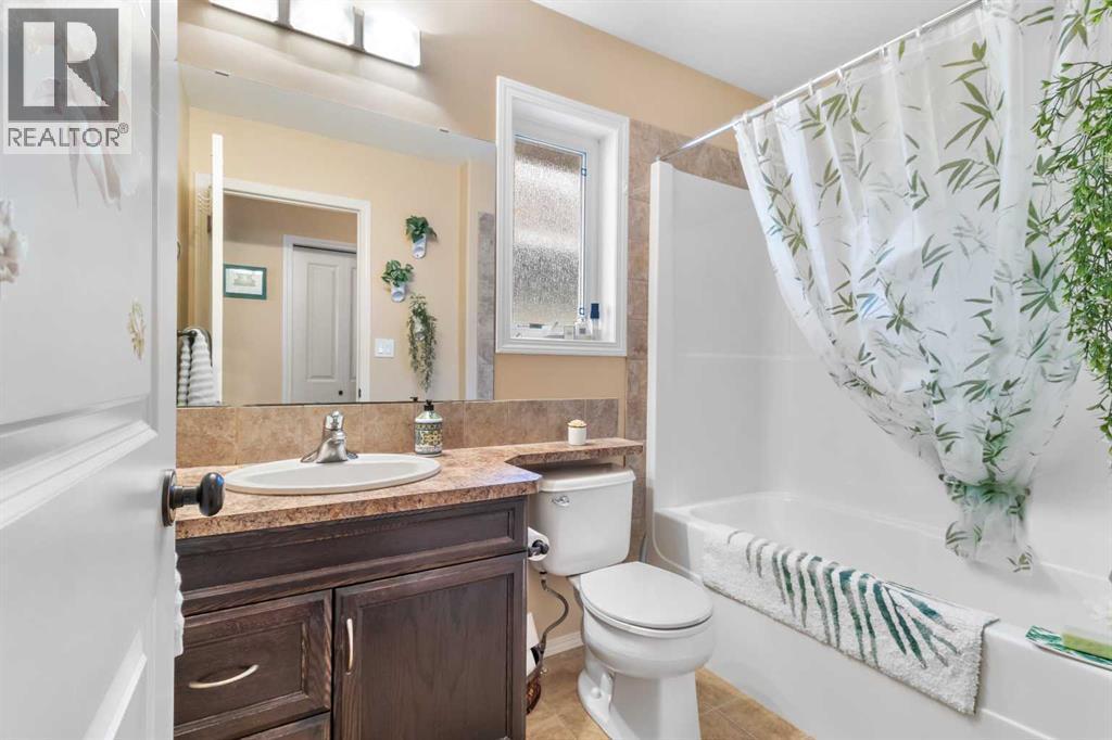22 Morton Close, Penhold, AB - Indoor Photo Showing Bathroom