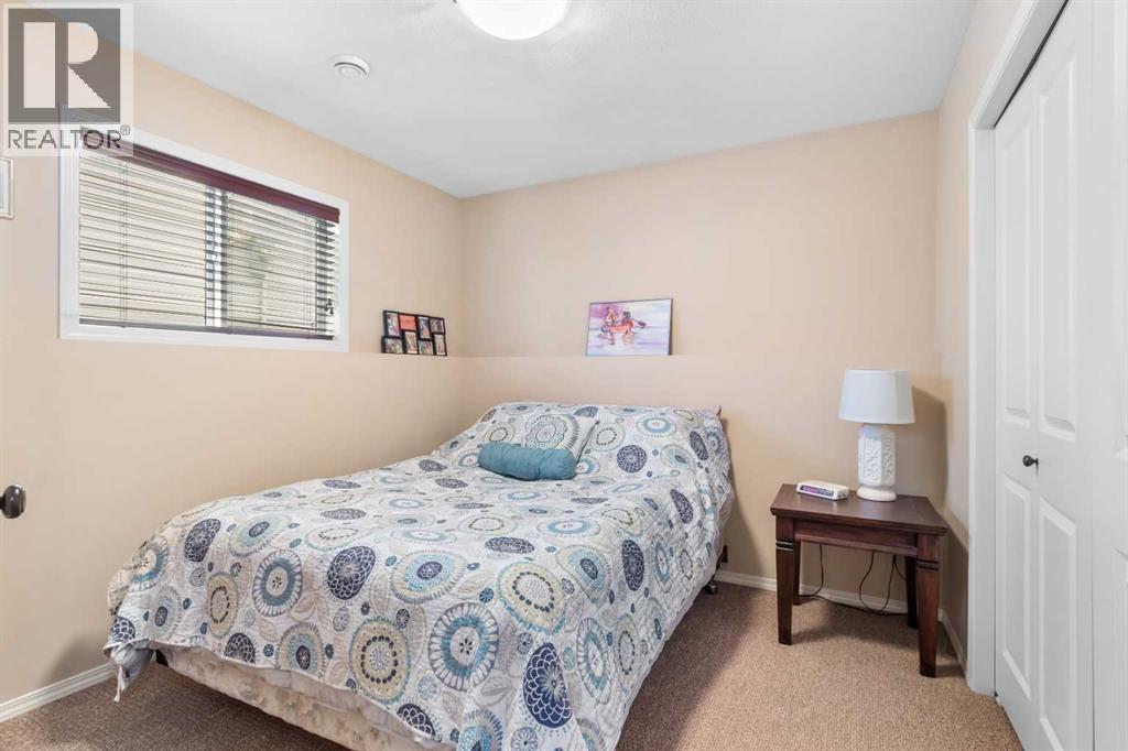 22 Morton Close, Penhold, AB - Indoor Photo Showing Bedroom