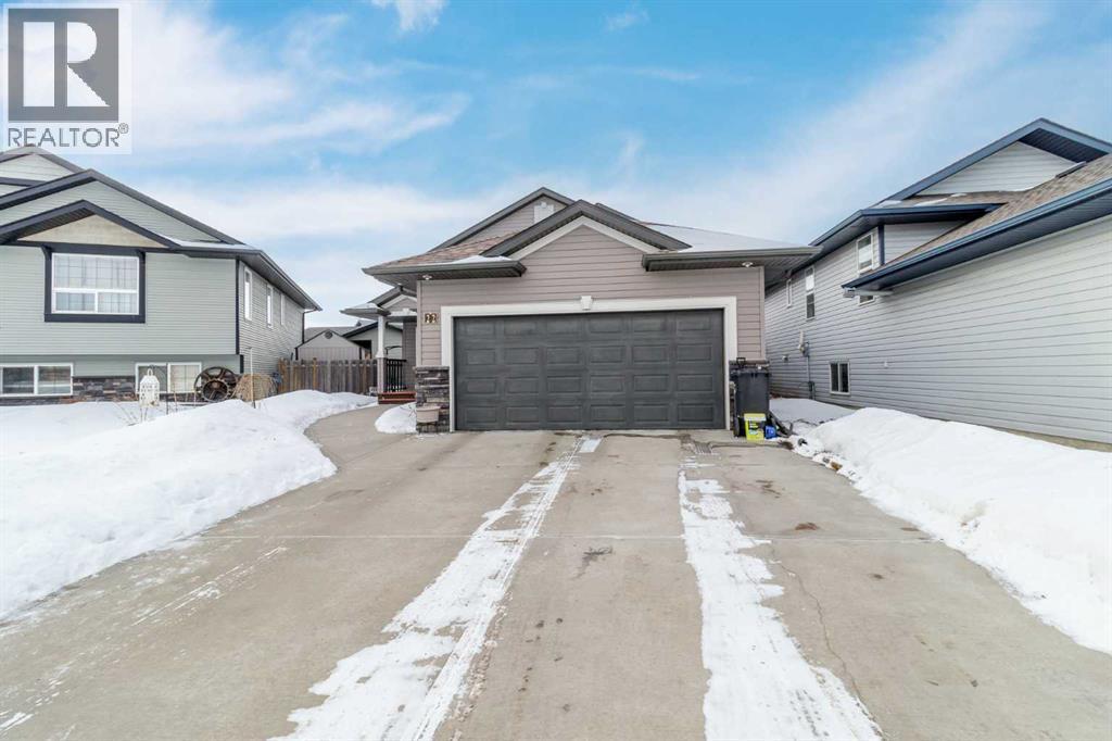 22 Morton Close, Penhold, AB - Outdoor