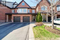 41 - 300 RAVINEVIEW WAY Oakville, ON L6H 7J2