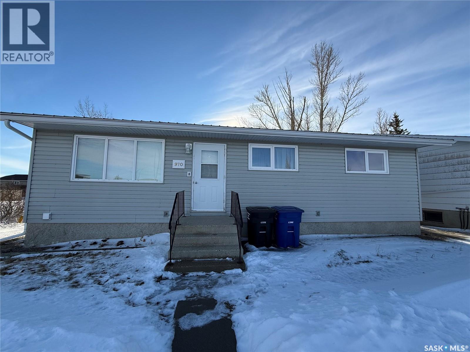 970 Larson Crescent, Eston, SK - Outdoor