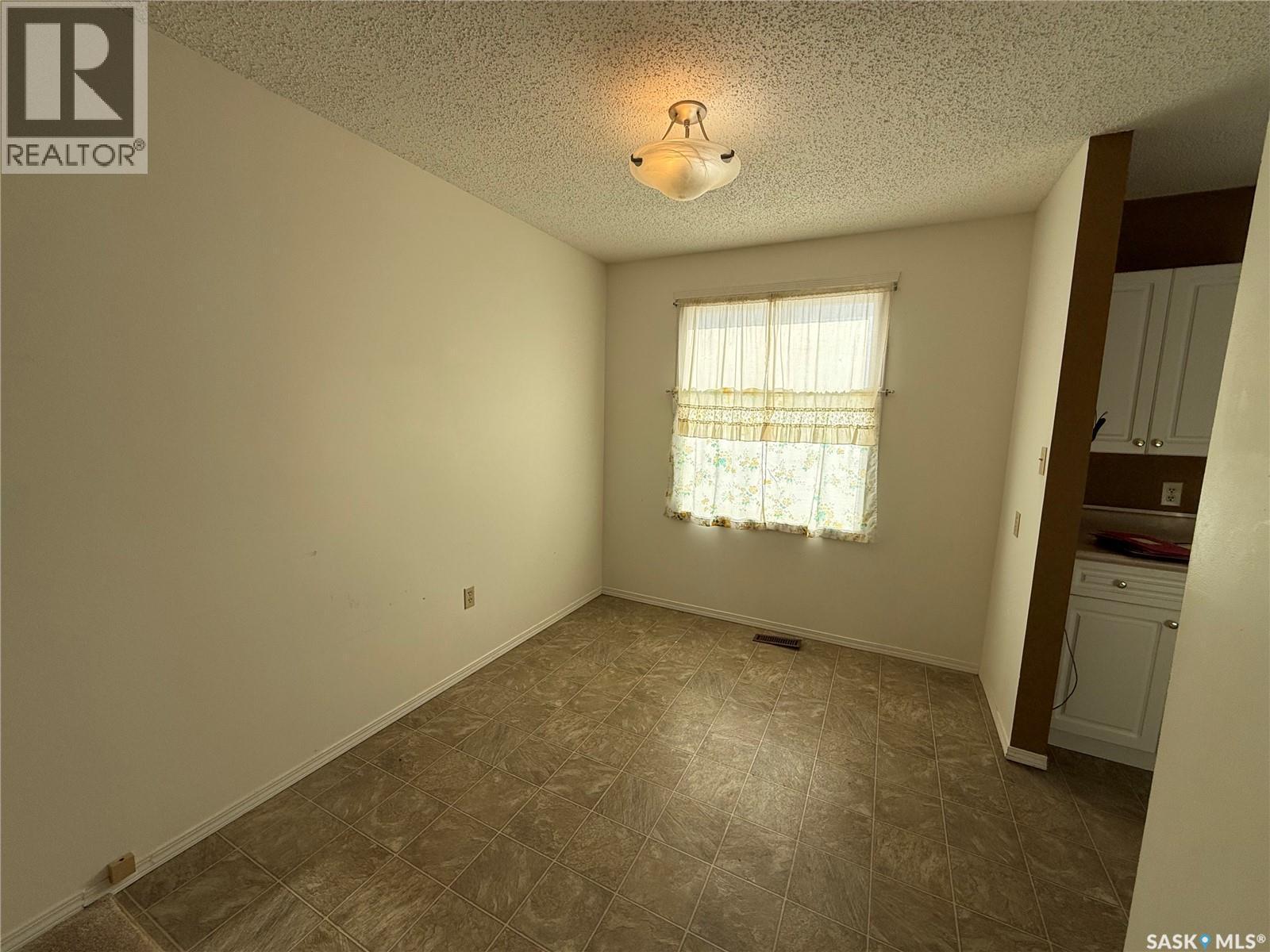 970 Larson Crescent, Eston, SK - Indoor Photo Showing Other Room