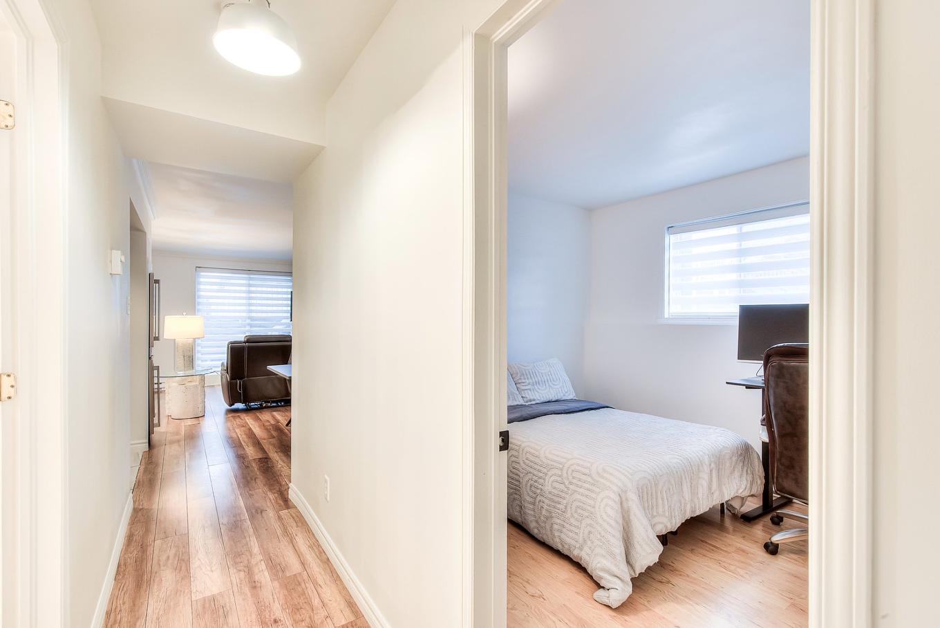 Corridor - 101-70 Av. Brown, Vaudreuil-Dorion, QC - Indoor Photo Showing Bedroom