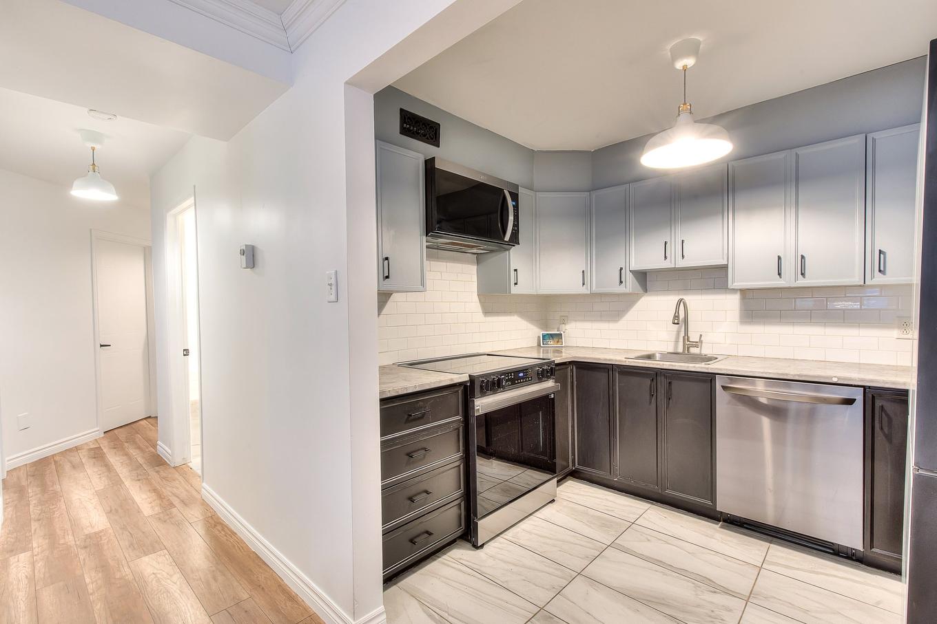 Cuisine - 101-70 Av. Brown, Vaudreuil-Dorion, QC - Indoor Photo Showing Kitchen With Upgraded Kitchen