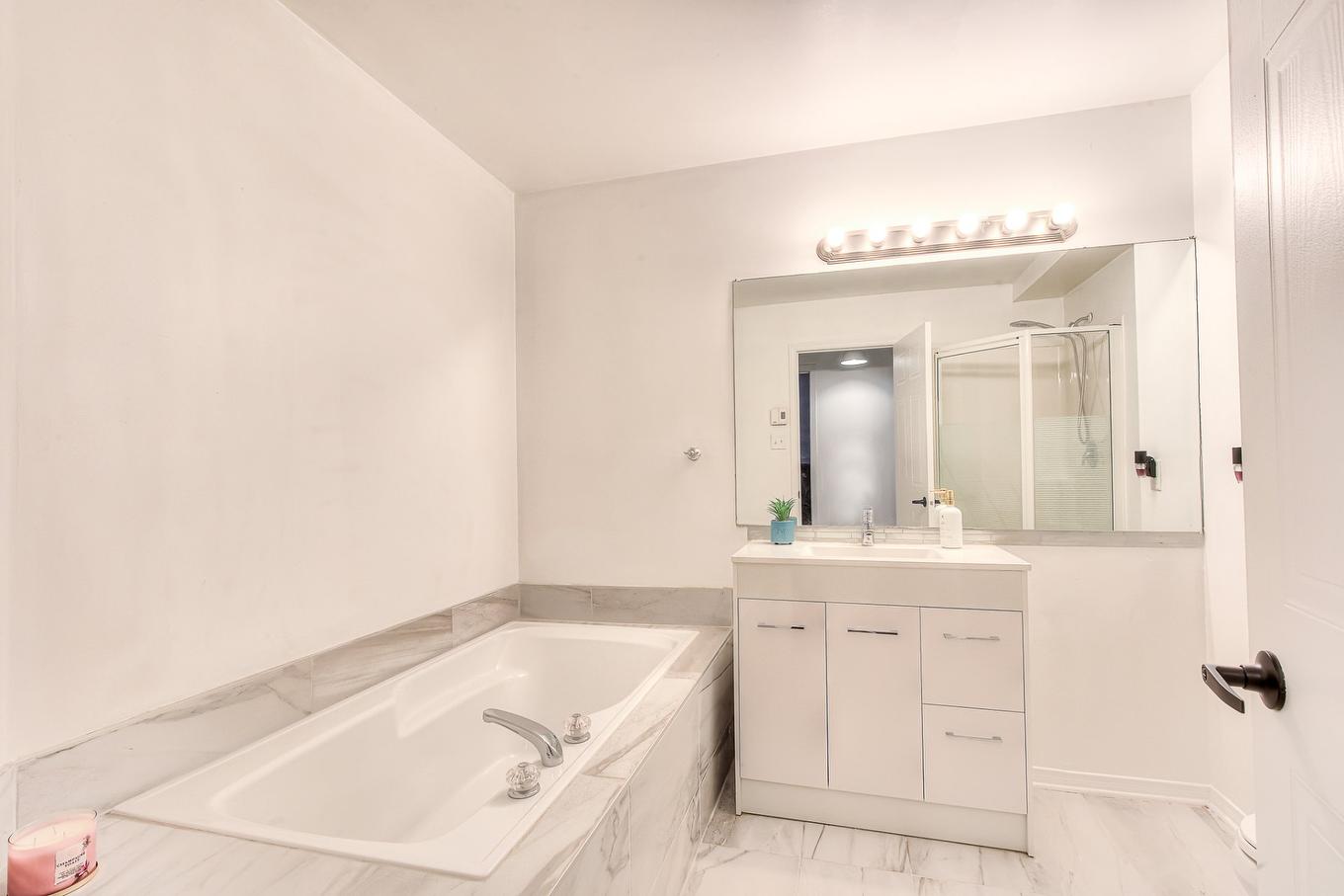 Salle de bains - 101-70 Av. Brown, Vaudreuil-Dorion, QC - Indoor Photo Showing Bathroom