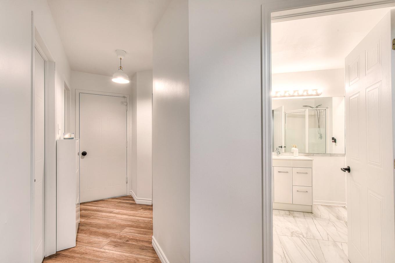 Corridor - 101-70 Av. Brown, Vaudreuil-Dorion, QC - Indoor Photo Showing Other Room