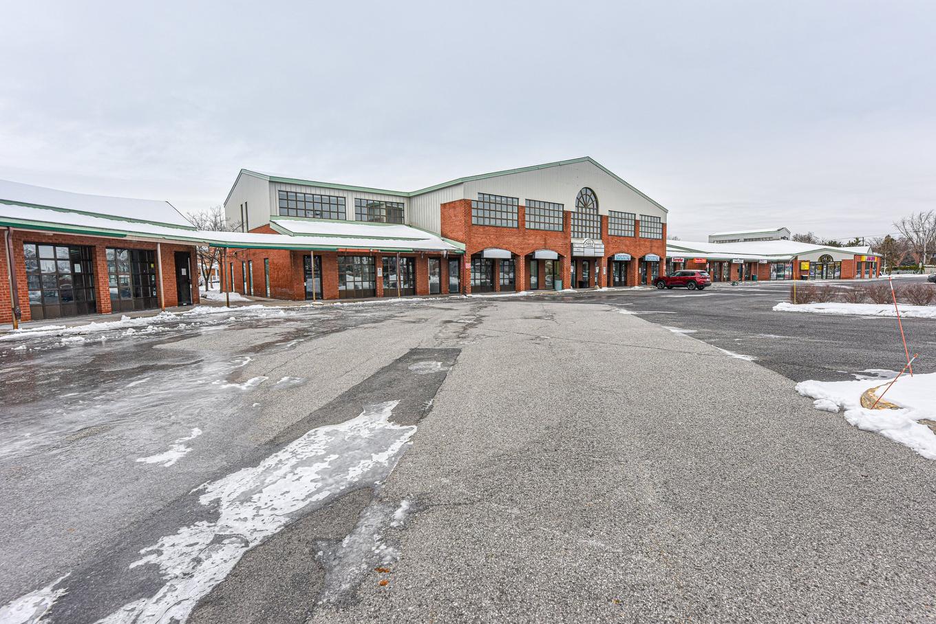 Frontage - 106-114-2001 Av. Victoria, Saint-Lambert, QC - Outdoor