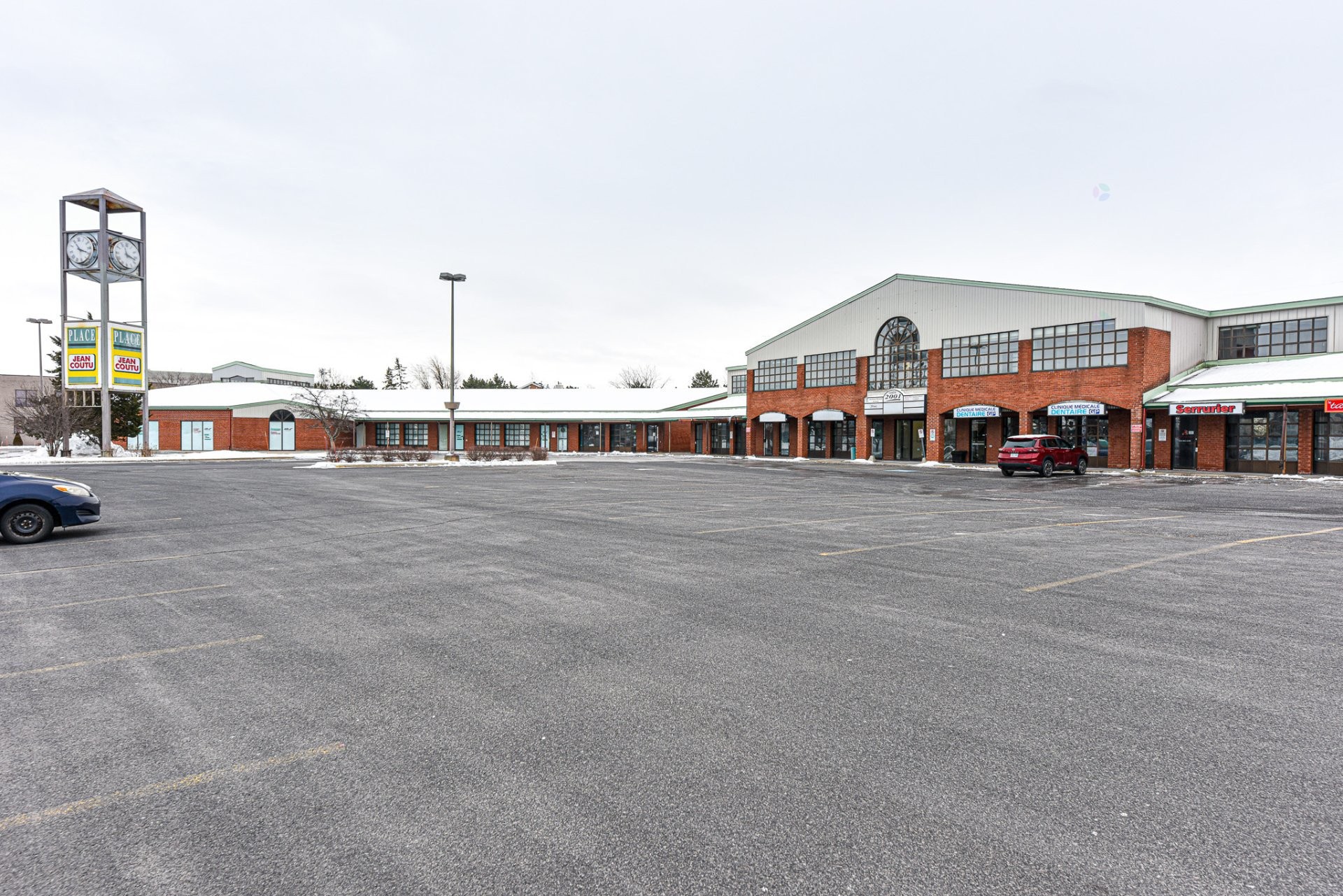 Front of Structure - 106-114-2001 Av. Victoria, Saint-Lambert, QC - Outdoor