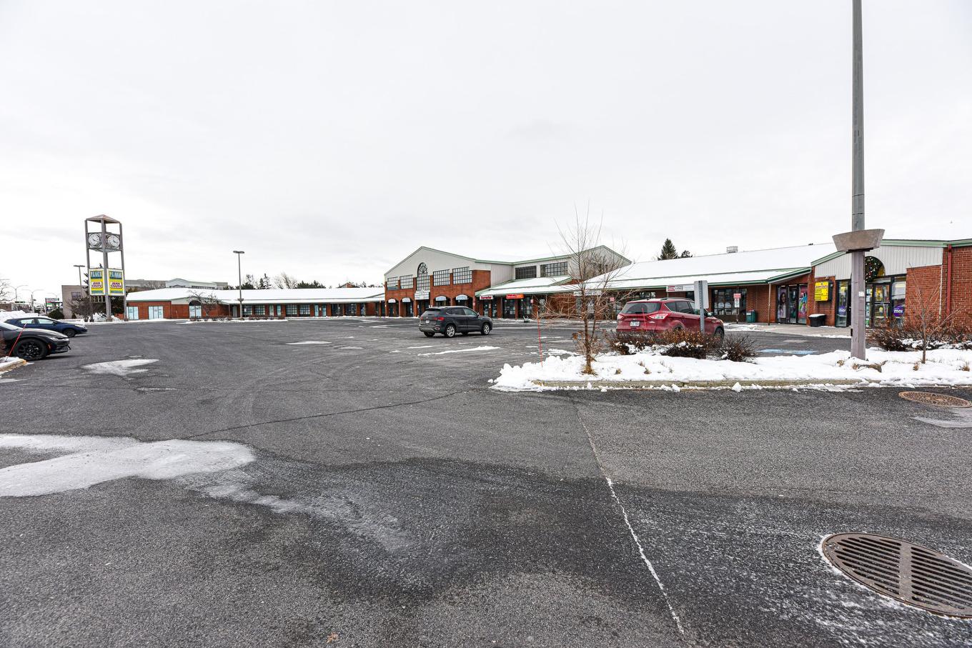 Frontage - 106-114-2001 Av. Victoria, Saint-Lambert, QC - Outdoor