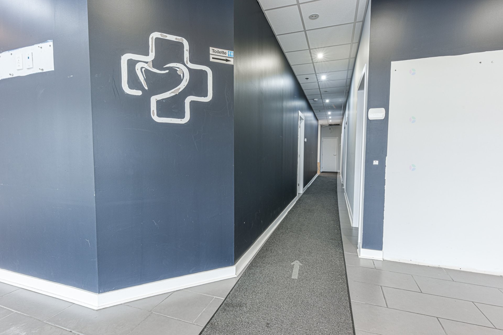 Commerce - 106-114-2001 Av. Victoria, Saint-Lambert, QC - Indoor Photo Showing Other Room