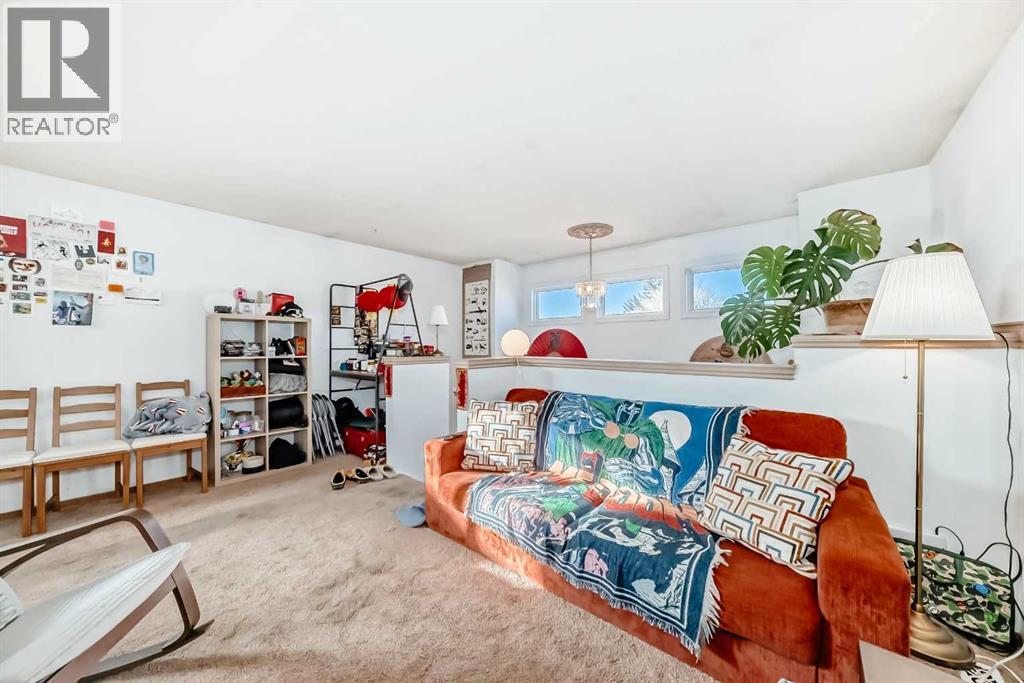 142 Hunterhorn Drive Ne, Calgary, AB - Indoor