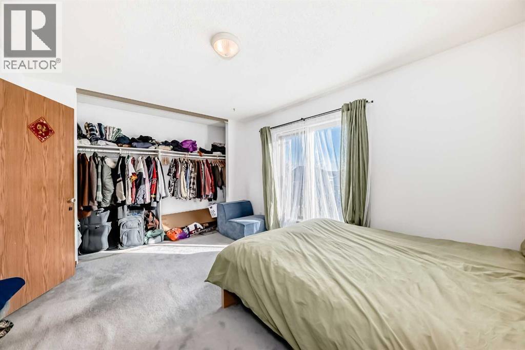 142 Hunterhorn Drive Ne, Calgary, AB - Indoor Photo Showing Bedroom