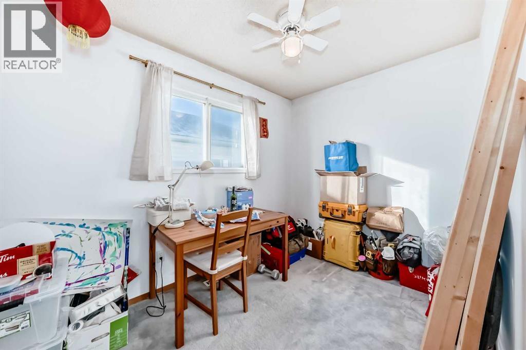 142 Hunterhorn Drive Ne, Calgary, AB - Indoor Photo Showing Office