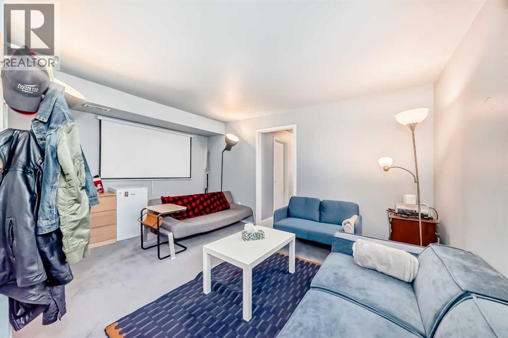 142 Hunterhorn Drive Ne, Calgary, AB - Indoor Photo Showing Living Room