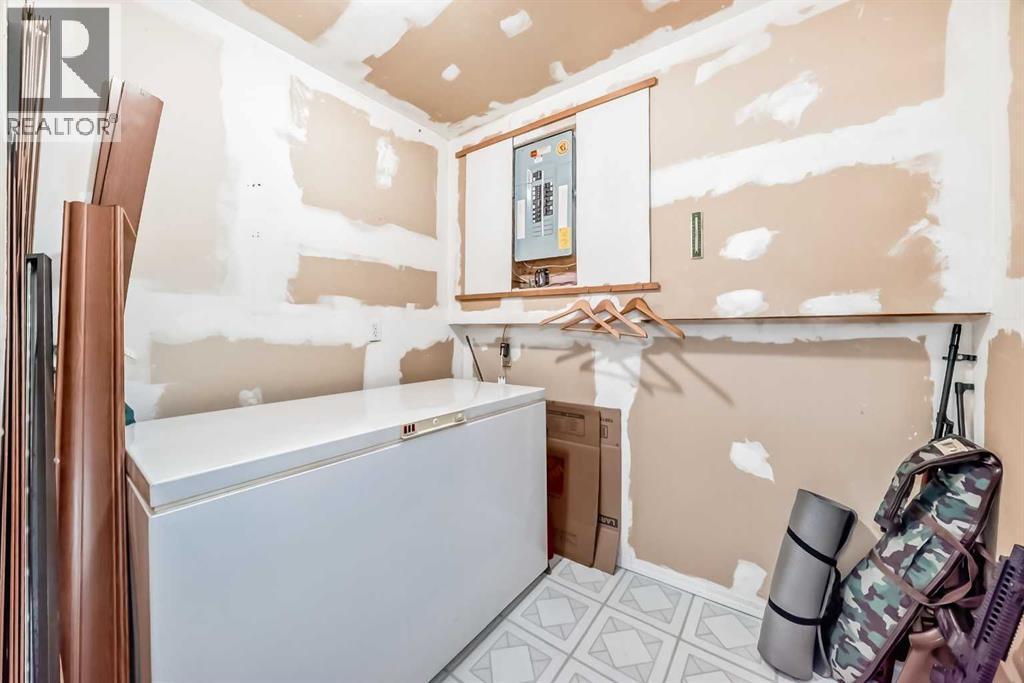 142 Hunterhorn Drive Ne, Calgary, AB - Indoor