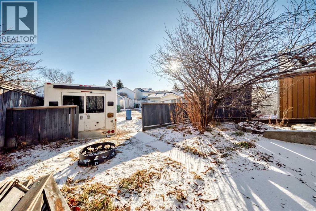 142 Hunterhorn Drive Ne, Calgary, AB - Outdoor