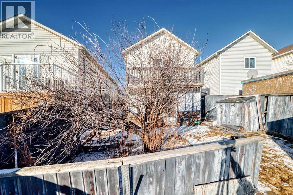 142 Hunterhorn Drive Ne, Calgary, AB - Outdoor