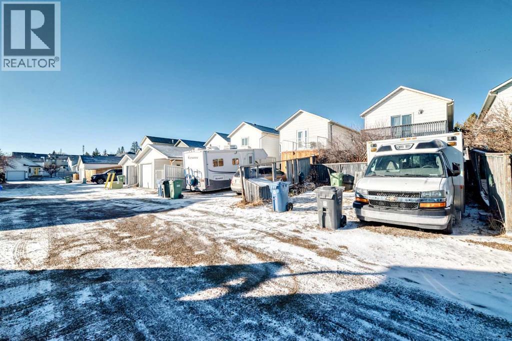 142 Hunterhorn Drive Ne, Calgary, AB - Outdoor