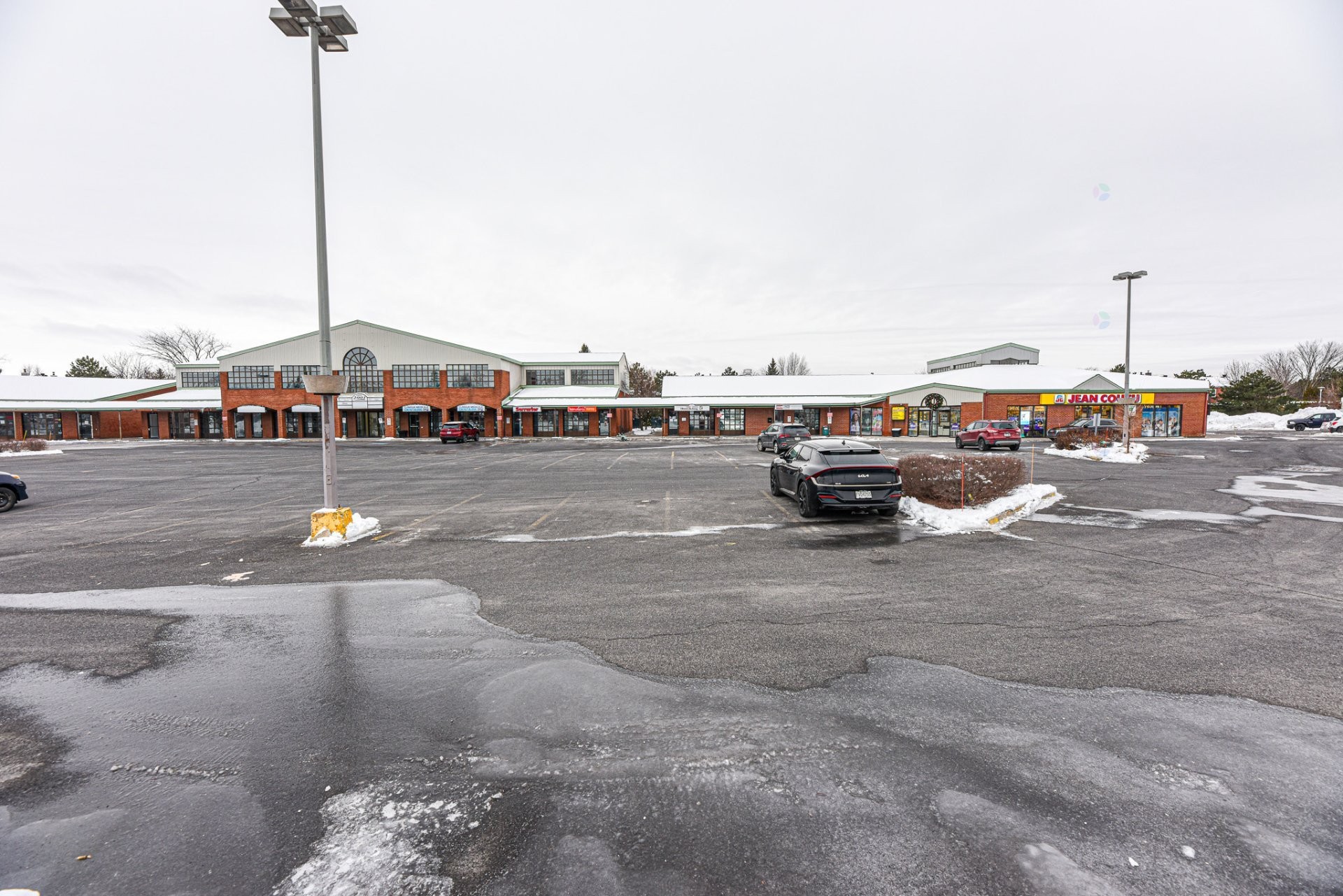 Front of Structure - 200-2001 Av. Victoria, Saint-Lambert, QC - Outdoor