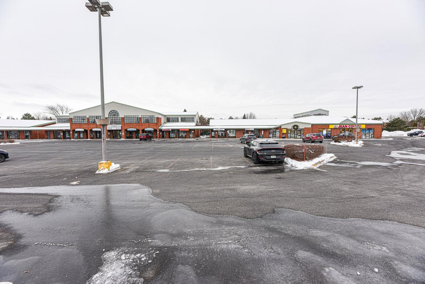 Frontage - 200-2001 Av. Victoria, Saint-Lambert, QC - Outdoor