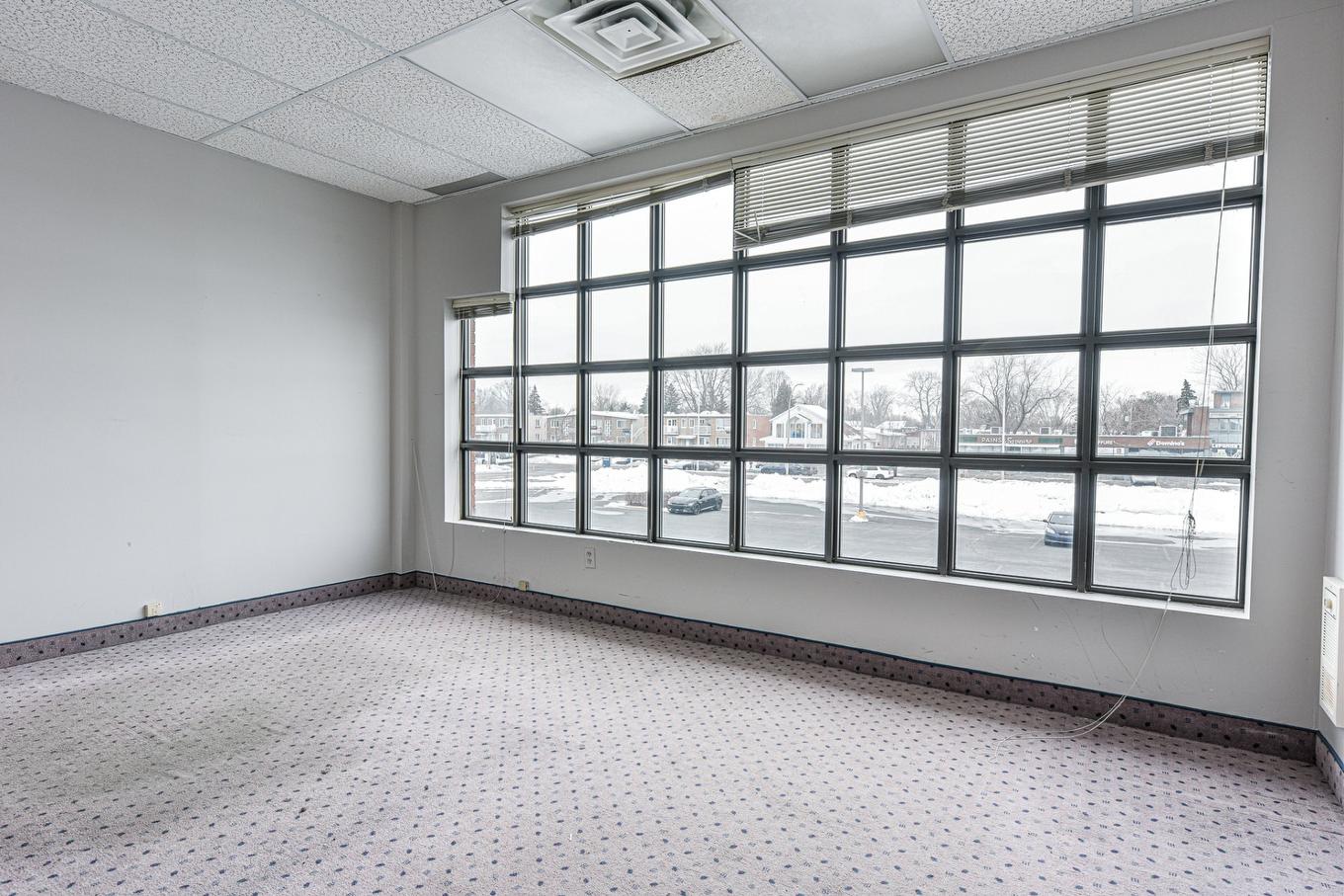 Office - 200-2001 Av. Victoria, Saint-Lambert, QC - Indoor Photo Showing Other Room