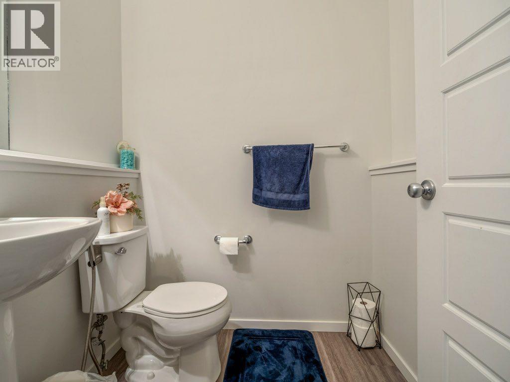 702, 210 Firelight Way W, Lethbridge, AB - Indoor Photo Showing Bathroom