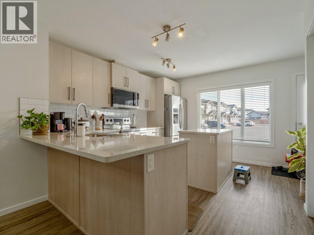 702, 210 Firelight Way W, Lethbridge, AB - Indoor Photo Showing Kitchen With Upgraded Kitchen