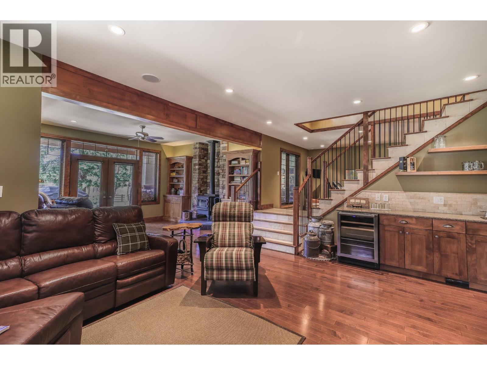 6308 Ash Road, Wasa, BC - Indoor