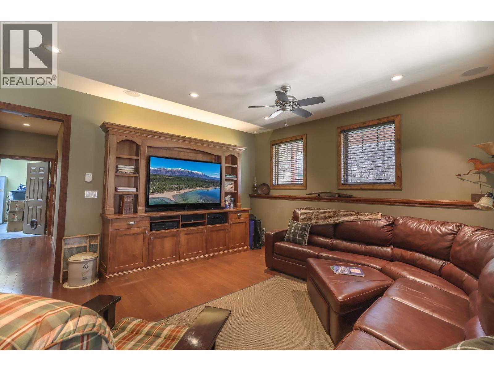6308 Ash Road, Wasa, BC - Indoor