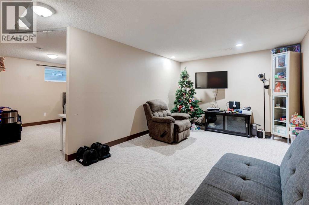 239 Chapalina Place Se, Calgary, AB - Indoor