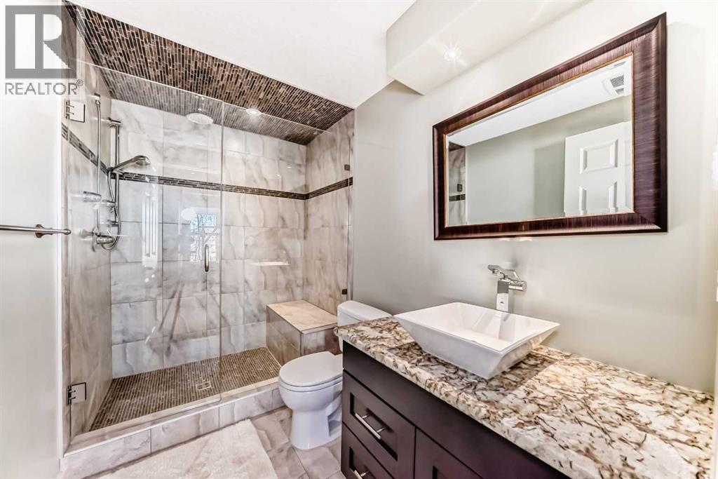 49 Crestridge View Sw, Calgary, AB - Indoor Photo Showing Bathroom