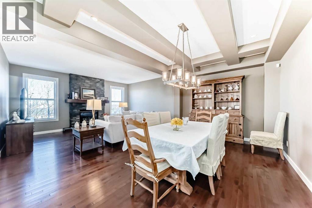49 Crestridge View Sw, Calgary, AB - Indoor Photo Showing Dining Room