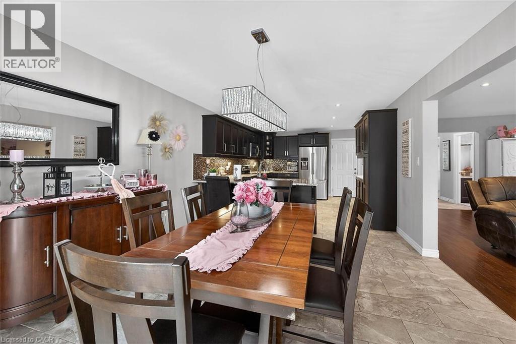 71 Jessica Street, Hamilton, ON - Indoor Photo Showing Dining Room
