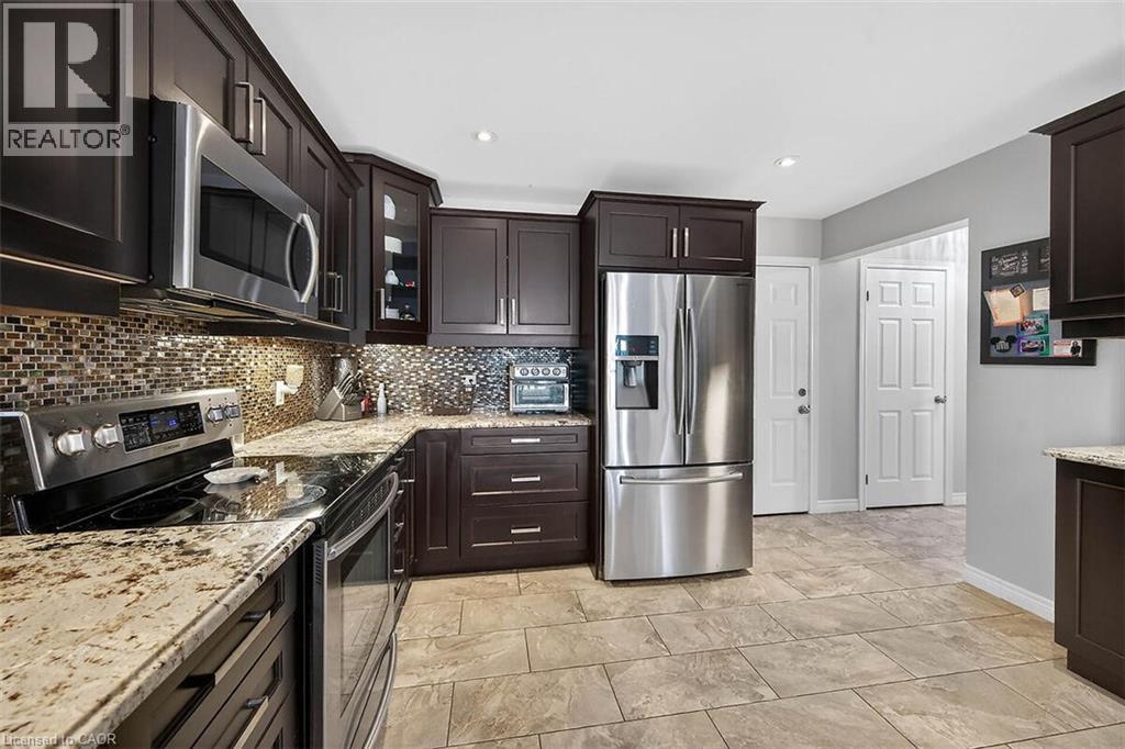 71 Jessica Street, Hamilton, ON - Indoor Photo Showing Kitchen With Upgraded Kitchen