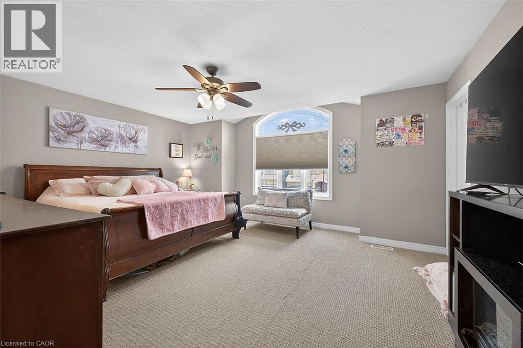 71 Jessica Street, Hamilton, ON - Indoor Photo Showing Bedroom