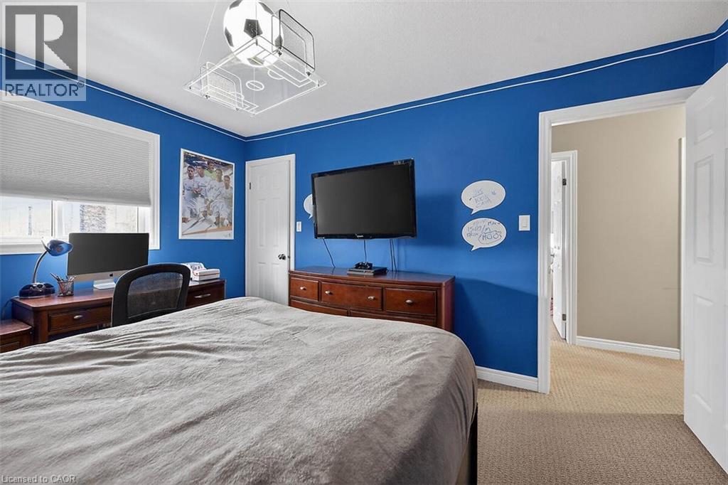 71 Jessica Street, Hamilton, ON - Indoor Photo Showing Bedroom