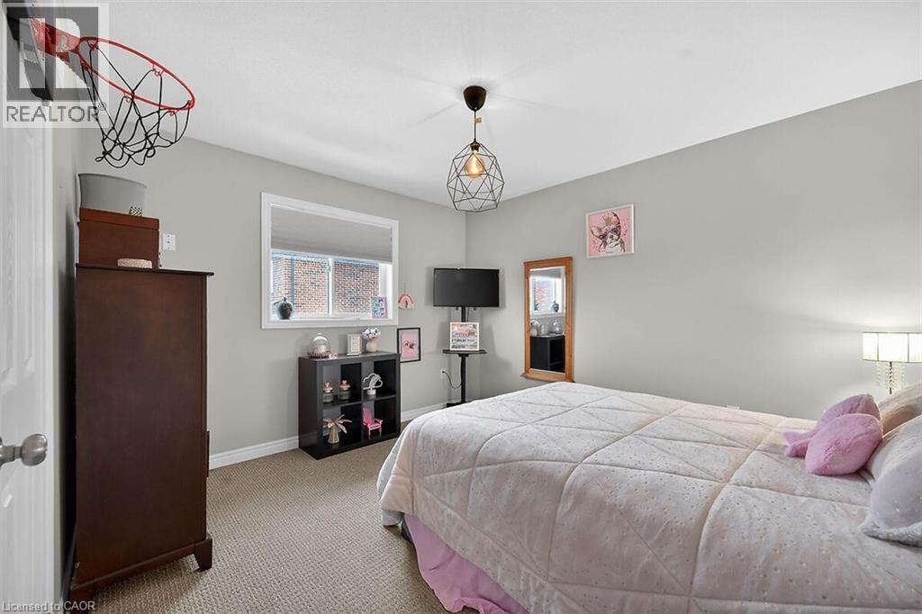 71 Jessica Street, Hamilton, ON - Indoor Photo Showing Bedroom