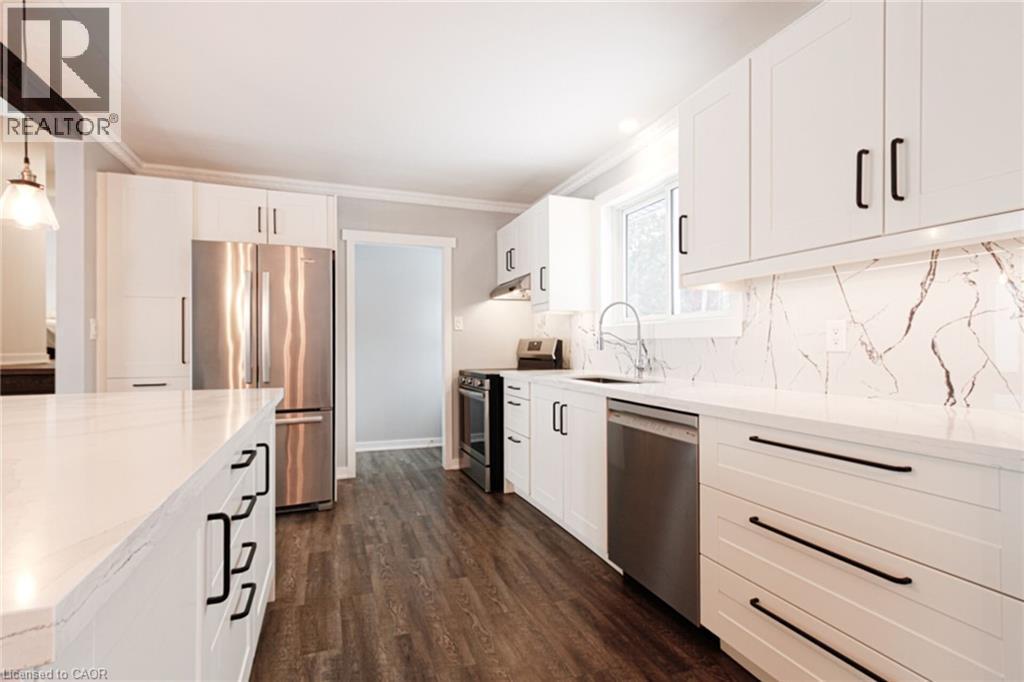 626 Cape Avenue, Burlington, ON - Indoor Photo Showing Kitchen With Upgraded Kitchen