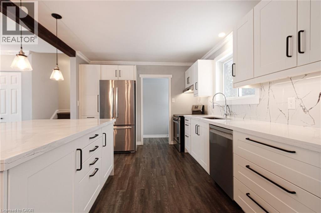 626 Cape Avenue, Burlington, ON - Indoor Photo Showing Kitchen With Upgraded Kitchen