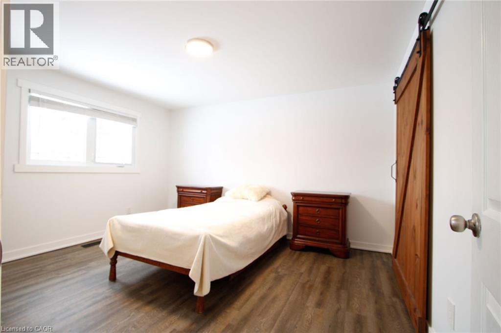 626 Cape Avenue, Burlington, ON - Indoor Photo Showing Bedroom