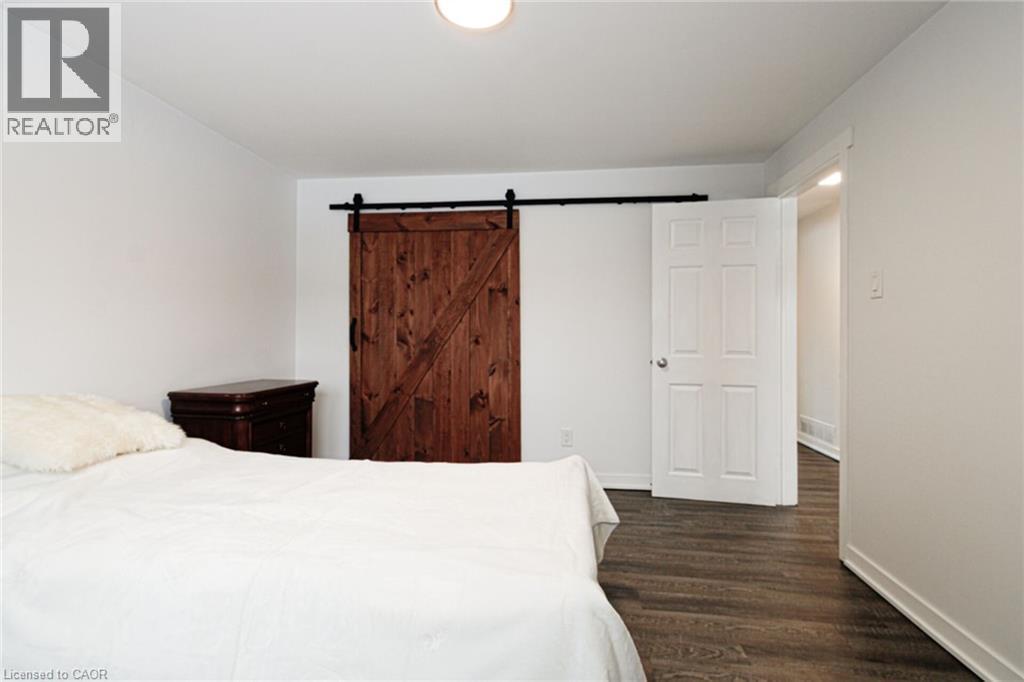 626 Cape Avenue, Burlington, ON - Indoor Photo Showing Bedroom