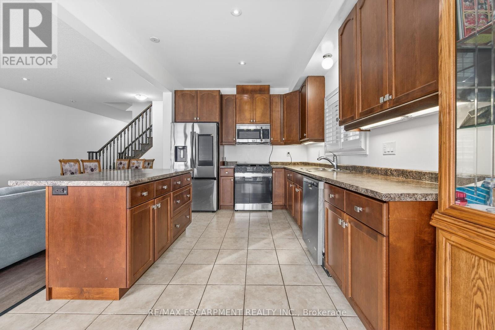 63 Chamomile Drive, Hamilton, ON - Indoor Photo Showing Kitchen
