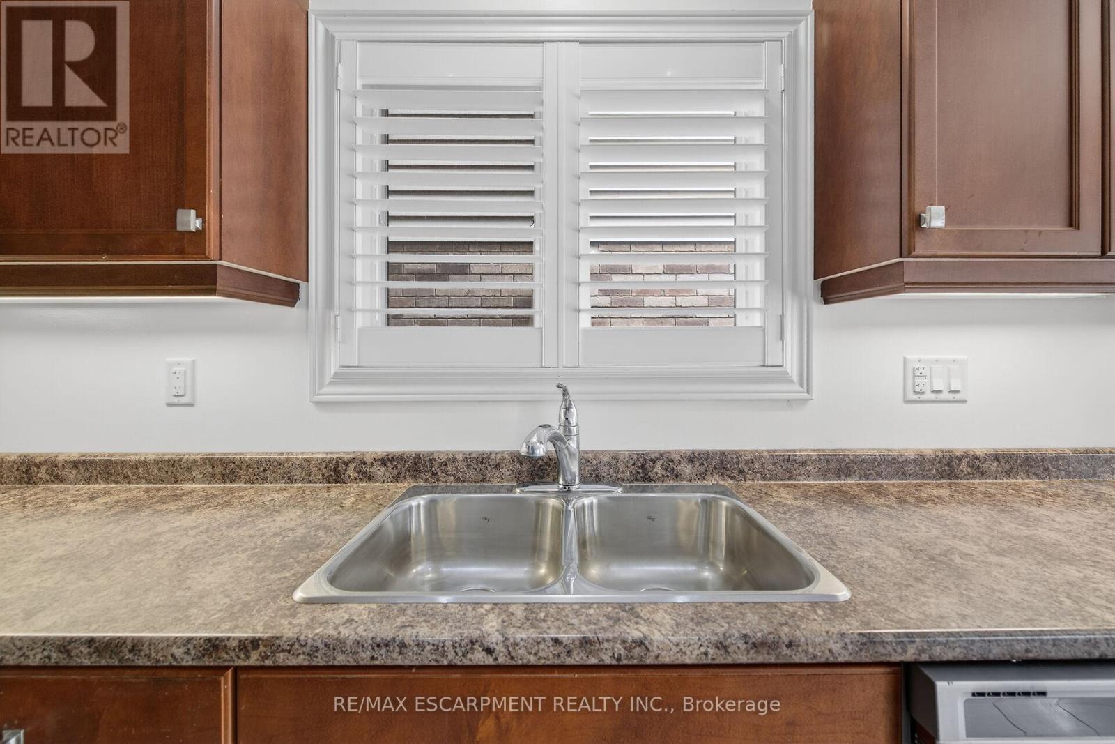 63 Chamomile Drive, Hamilton, ON - Indoor Photo Showing Kitchen With Double Sink