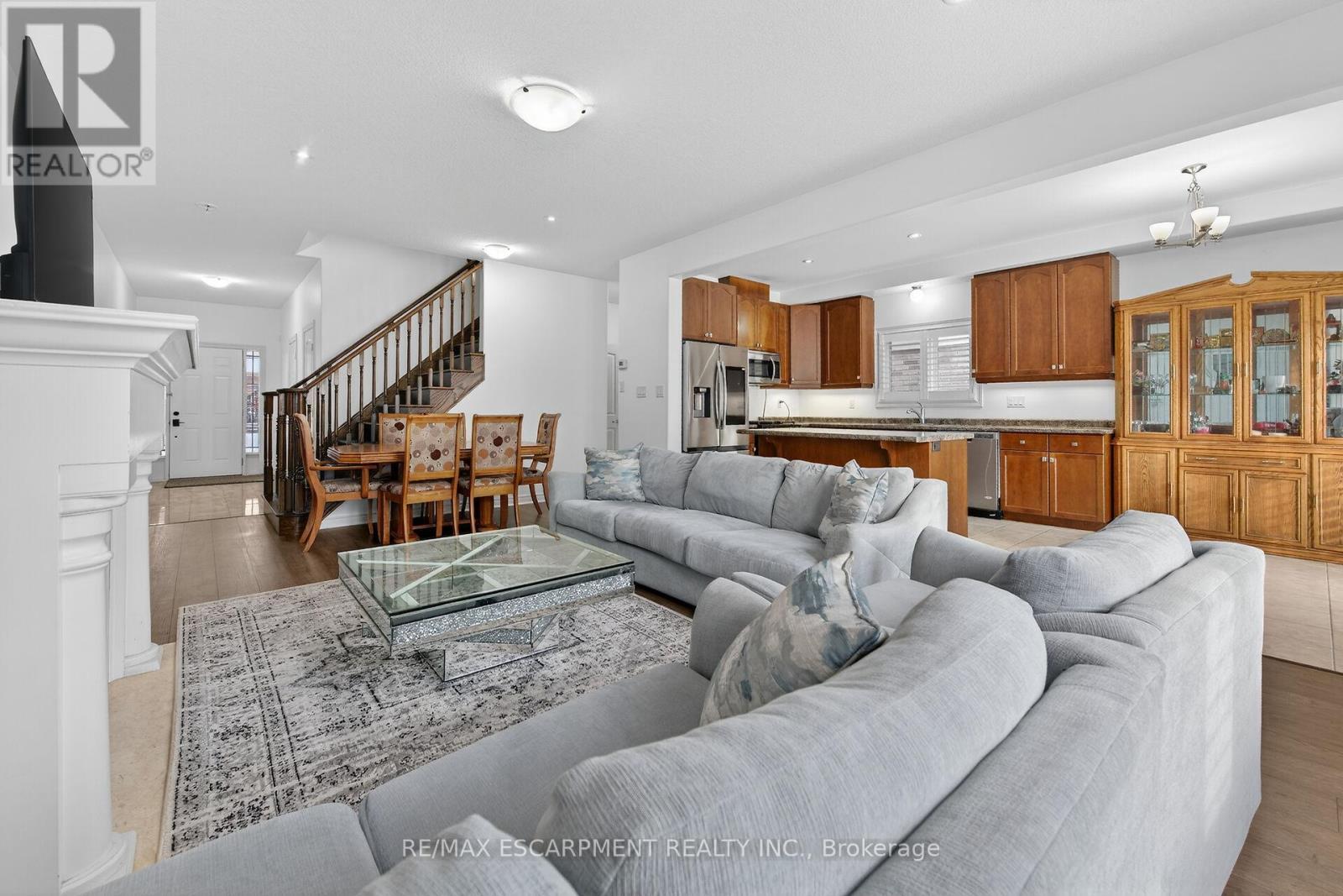 63 Chamomile Drive, Hamilton, ON - Indoor Photo Showing Living Room